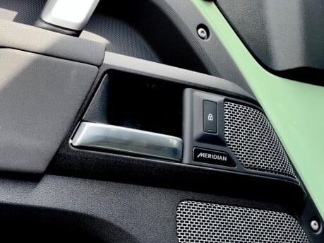 Land Rover Defender 75TH LIMITED EDITION 17
