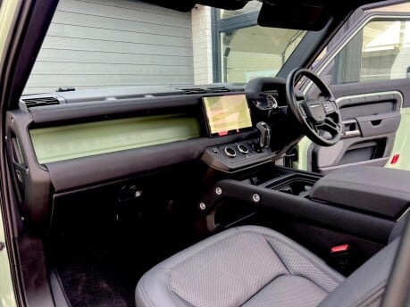 Land Rover Defender 75TH LIMITED EDITION 19