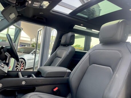 Land Rover Defender 75TH LIMITED EDITION 21