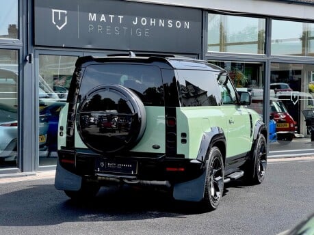 Land Rover Defender 75TH LIMITED EDITION 24