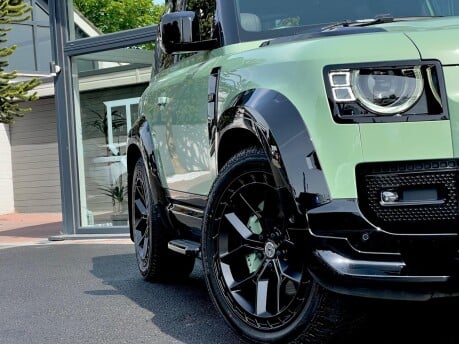 Land Rover Defender 75TH LIMITED EDITION 28