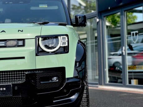 Land Rover Defender 75TH LIMITED EDITION 33