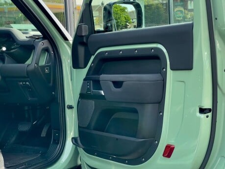 Land Rover Defender 75TH LIMITED EDITION 40