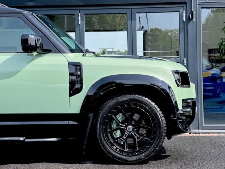 Land Rover Defender 75TH LIMITED EDITION 43