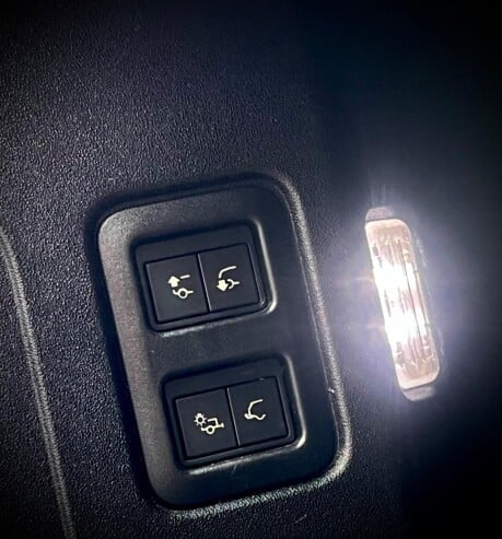 Land Rover Defender 75TH LIMITED EDITION 44