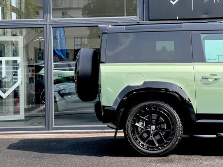 Land Rover Defender 75TH LIMITED EDITION 48