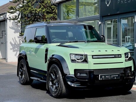 Land Rover Defender 75TH LIMITED EDITION 49