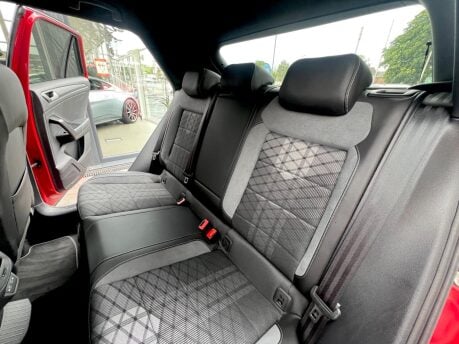 Volkswagen T-Roc R-LINE TSI DSG 26