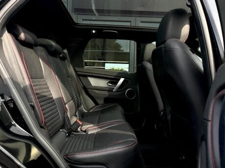 Land Rover Discovery Sport R-DYNAMIC SE 40
