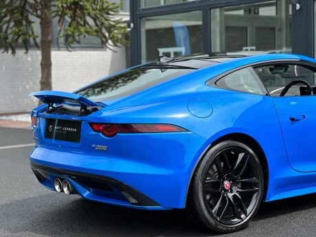 Jaguar F-Type V6 R-DYNAMIC AWD 11