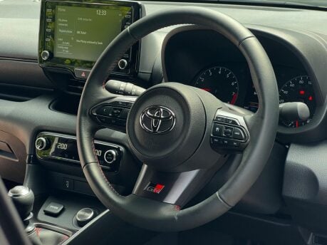 Toyota Yaris GR-Y CIRCUIT 13