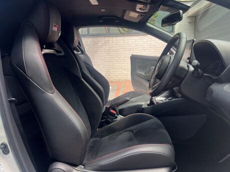 Toyota Yaris GR-Y CIRCUIT 16