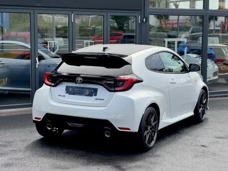 Toyota Yaris GR-Y CIRCUIT 17