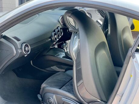 Audi TT TFSI S LINE BLACK EDITION 13
