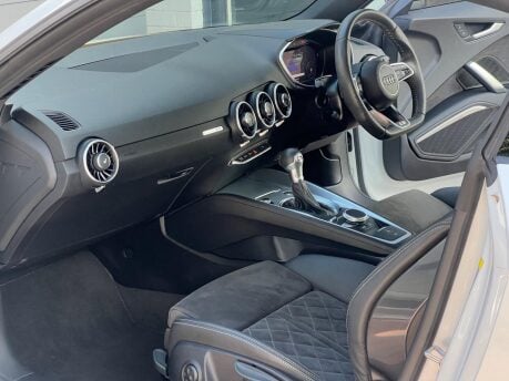 Audi TT TFSI S LINE BLACK EDITION 5