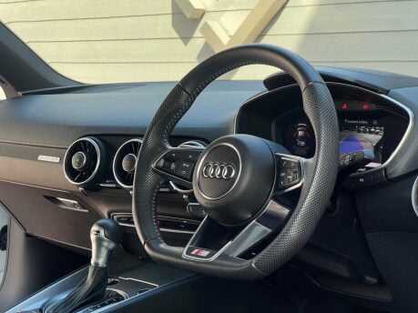 Audi TT TFSI S LINE BLACK EDITION 23