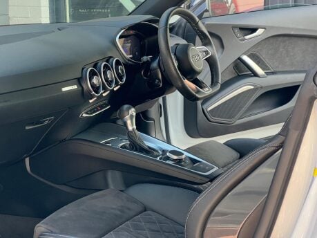 Audi TT TFSI S LINE BLACK EDITION 25