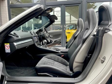 Porsche 718 BOXSTER GTS 6