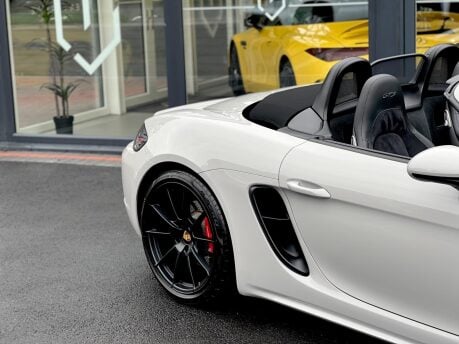 Porsche 718 BOXSTER GTS 44