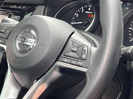 Nissan Qashqai DIG-T TEKNA PLUS 23