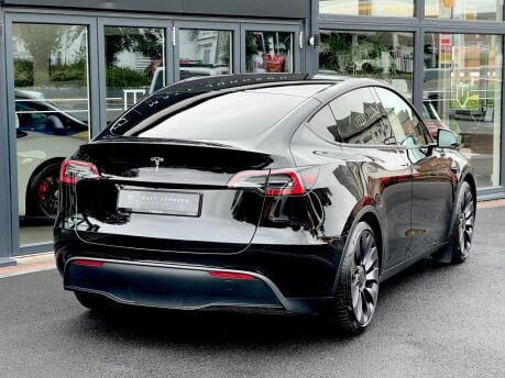 Tesla Model Y PERFORMANCE AWD 21