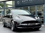 Tesla Model Y PERFORMANCE AWD 32