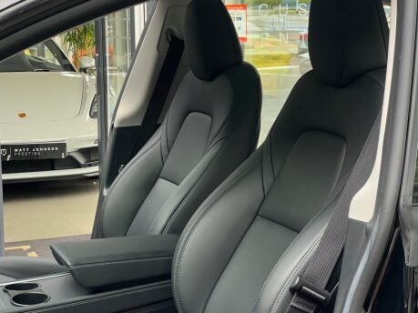 Tesla Model Y PERFORMANCE AWD 12