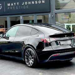 Tesla Model Y PERFORMANCE AWD 1
