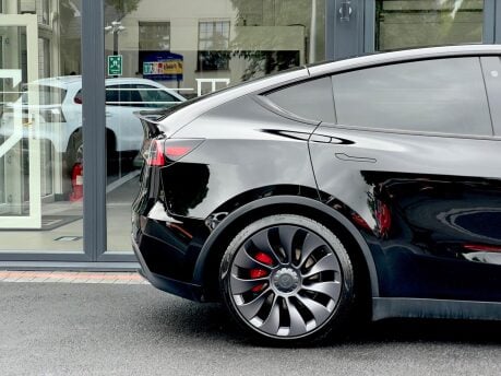 Tesla Model Y PERFORMANCE AWD 34
