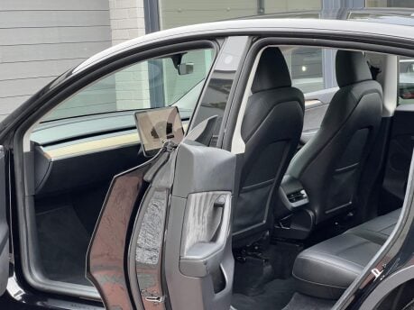 Tesla Model Y PERFORMANCE AWD 16