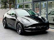 Tesla Model Y PERFORMANCE AWD 37