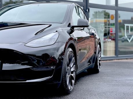 Tesla Model Y PERFORMANCE AWD 11