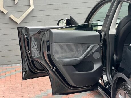 Tesla Model Y PERFORMANCE AWD 19