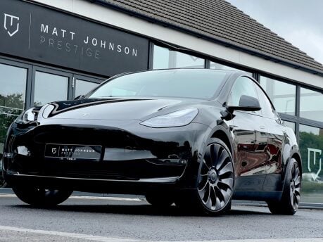 Tesla Model Y PERFORMANCE AWD 8