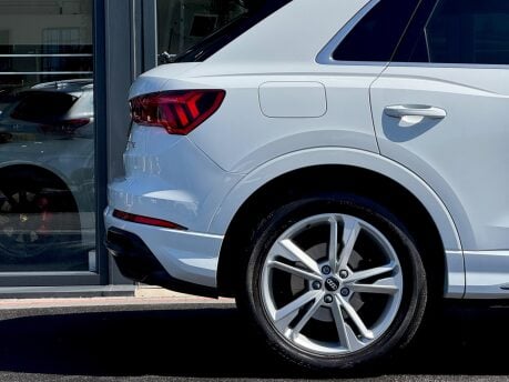 Audi Q3 TFSI S LINE MHEV 16