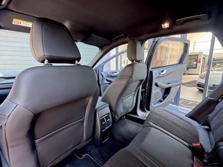 Ford Kuga ST-LINE 27