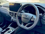 Ford Kuga ST-LINE 29