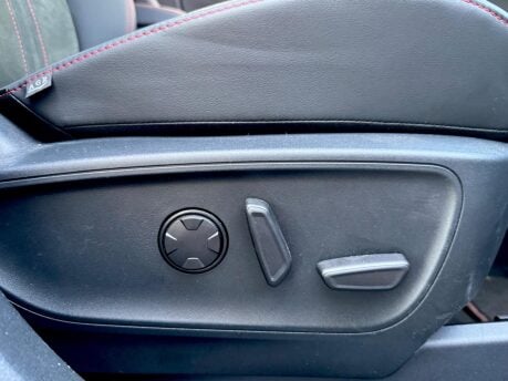 Ford Kuga ST-LINE 33