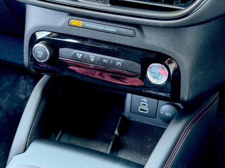 Ford Kuga ST-LINE 40