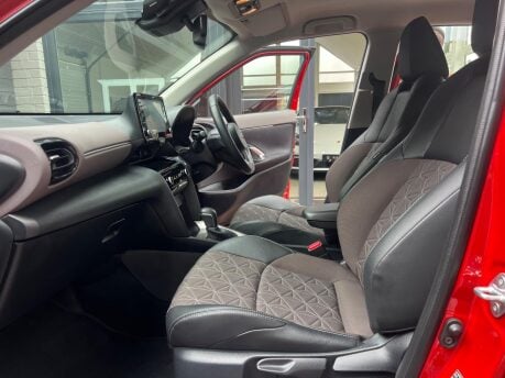 Toyota Yaris Cross EXCEL 26
