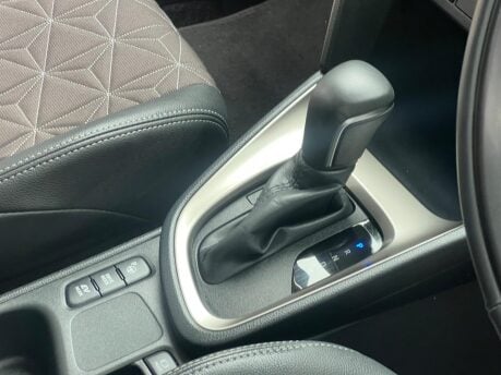Toyota Yaris Cross EXCEL 9