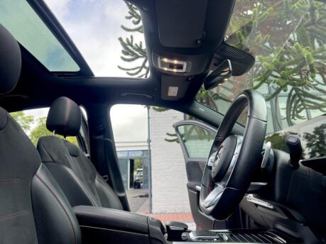 Mercedes-Benz GLA GLA 200 AMG LINE PREMIUM PLUS 19