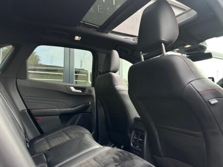 Ford Kuga ST-LINE X EDITION 32