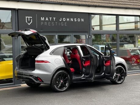 Jaguar F-Pace R-DYNAMIC BLACK MHEV 15
