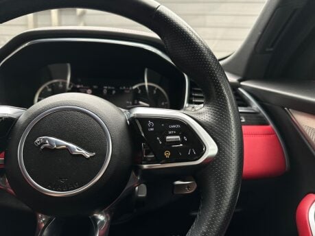 Jaguar F-Pace R-DYNAMIC BLACK MHEV 33