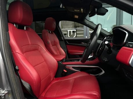 Jaguar F-Pace R-DYNAMIC BLACK MHEV 17