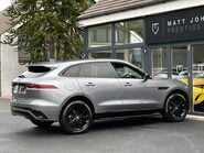 Jaguar F-Pace R-DYNAMIC BLACK MHEV 7