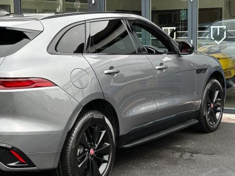 Jaguar F-Pace R-DYNAMIC BLACK MHEV 22