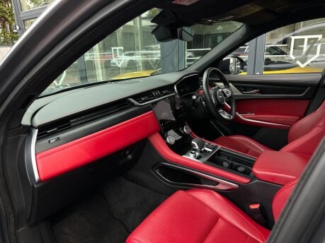 Jaguar F-Pace R-DYNAMIC BLACK MHEV 48