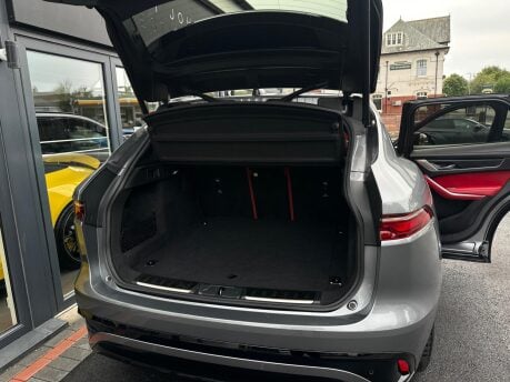 Jaguar F-Pace R-DYNAMIC BLACK MHEV 52